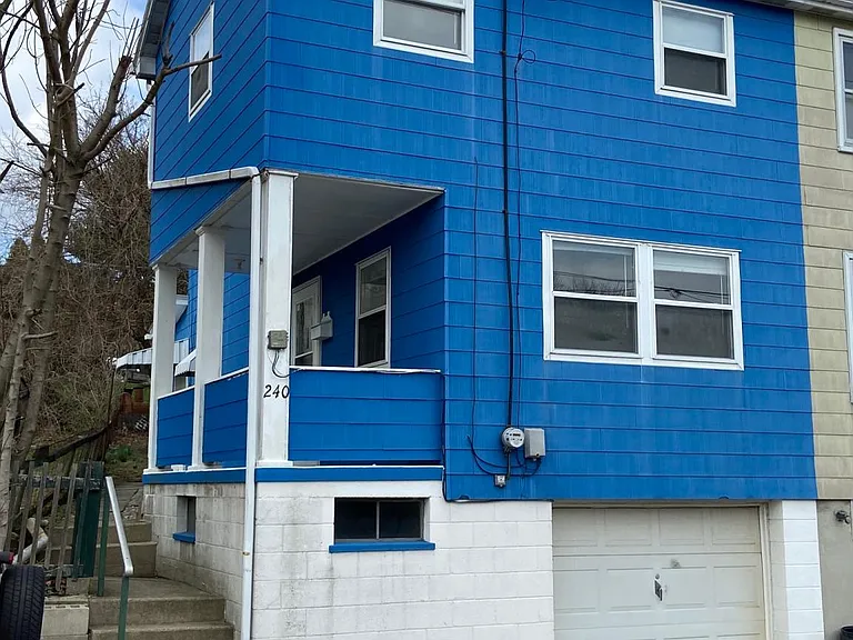 240 E Holland St — Photo 3