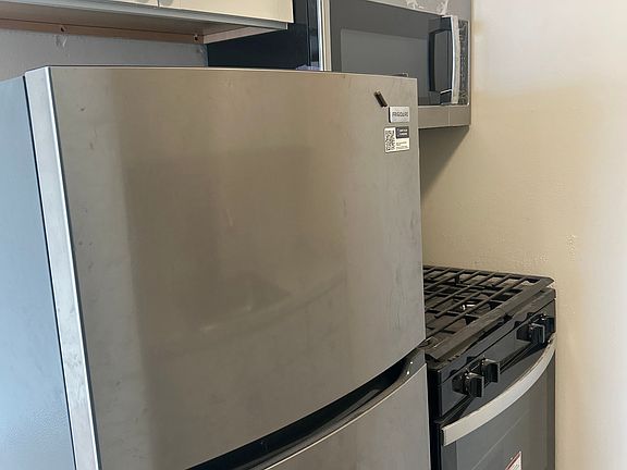 5th image of 3112 Pleasant Ave #203