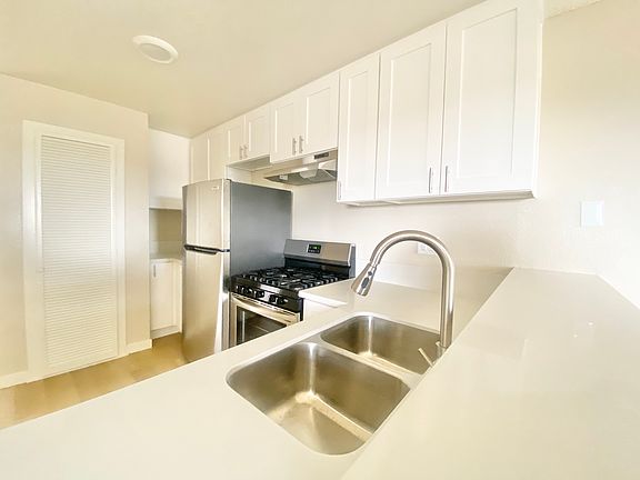 5th image of 14011 S Budlong Ave APT 101