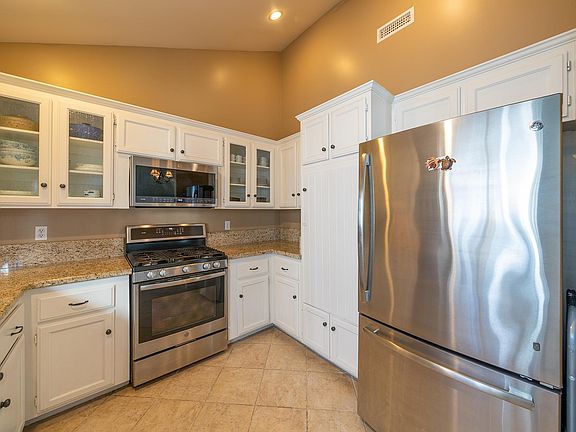 4th image of 211 S Helberta Ave Unit 3