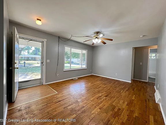 2nd image of 3932 Sheffield Blvd