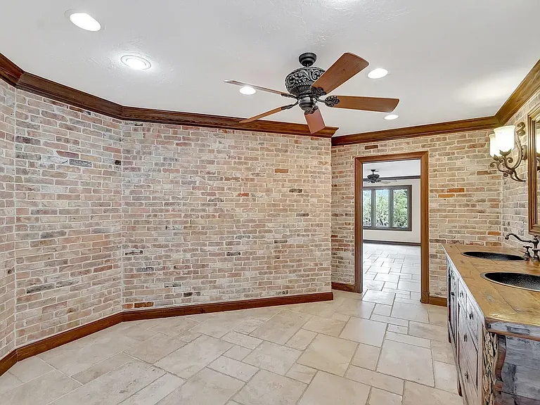 7415 Woodland Creek Ln — Photo 14