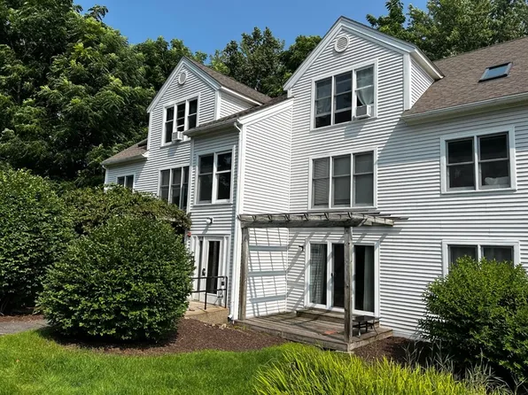32 Salem Pl, Amherst, MA 01002