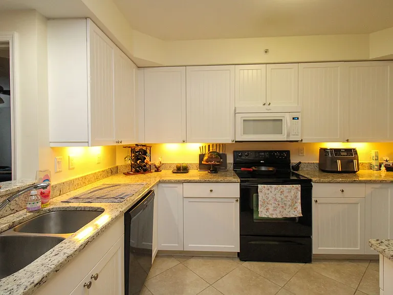 1100 Pine Ridge Rd #B-301 — Photo 21