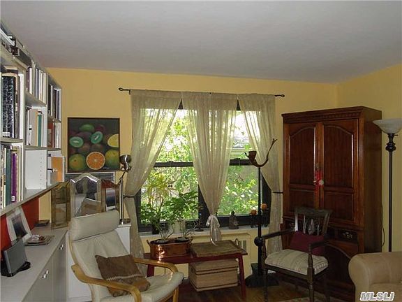 5th image of 4 E Mill Dr APT 2G