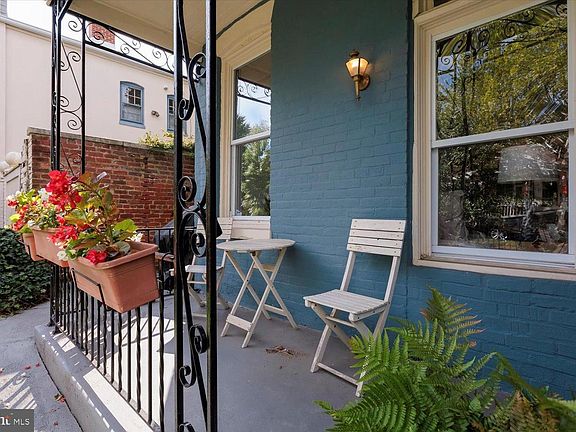 4th image of 911 Independence Ave SE