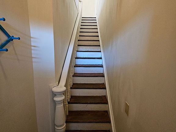 3rd image of 2111 E Marshall St