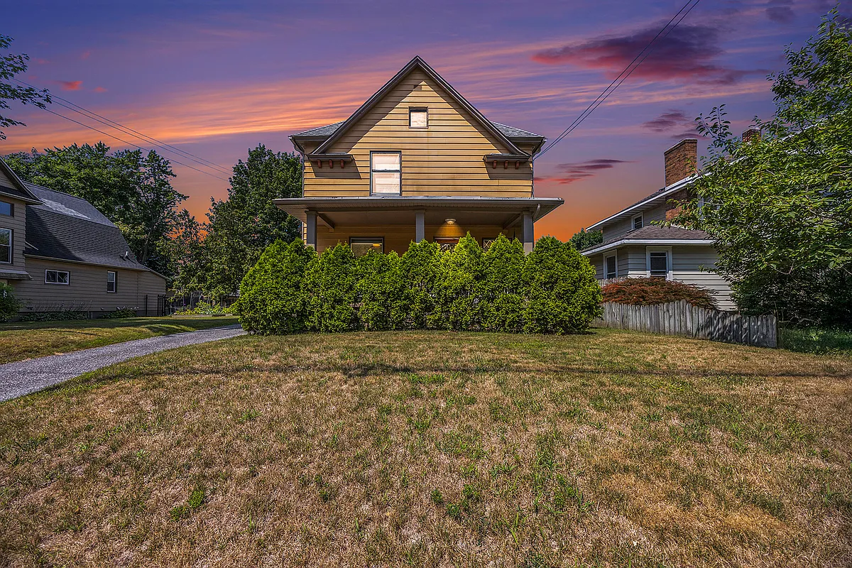 Building Photo - 3271 Coit Ave NE #1