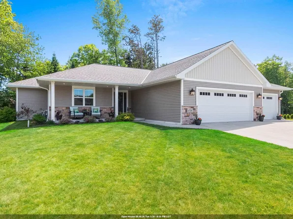 2731 Crestwood Springs Ct, Green Bay, WI 54304