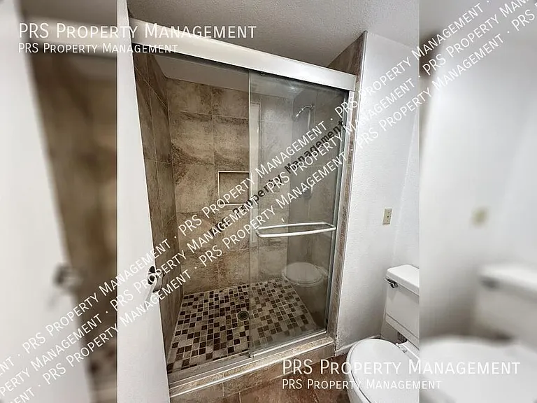 329 E Ambassador Dr — Photo 38