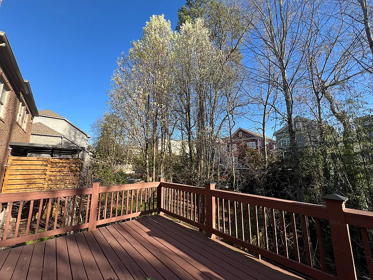 585 Cliftwood Ct — Photo 40