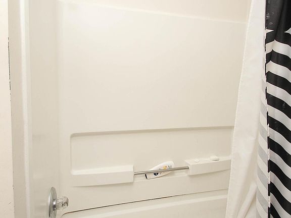 3rd image of 1517 W Norris St APT 1