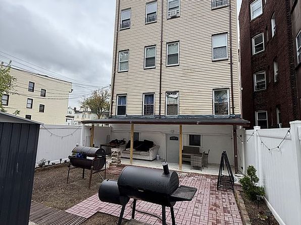 94 Eaton Pl APT 2