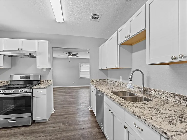 4838 Van Fleet St — Photo 7