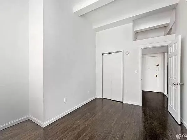 220 Park Avenue South image 3 of 8