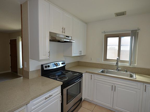 5th image of 4415 Clairemont Dr APT 2