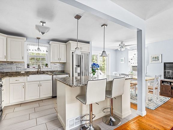 4th image of 38 Smith Ave