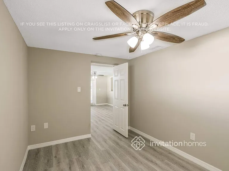 10821 Manchester Rd — Photo 12