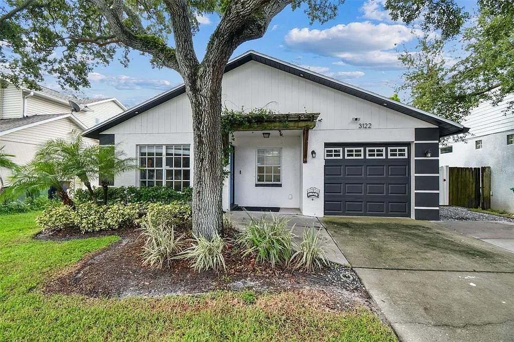 3 bed, 2.0 bath, 1132 sqft, $3,000 — Photo 1