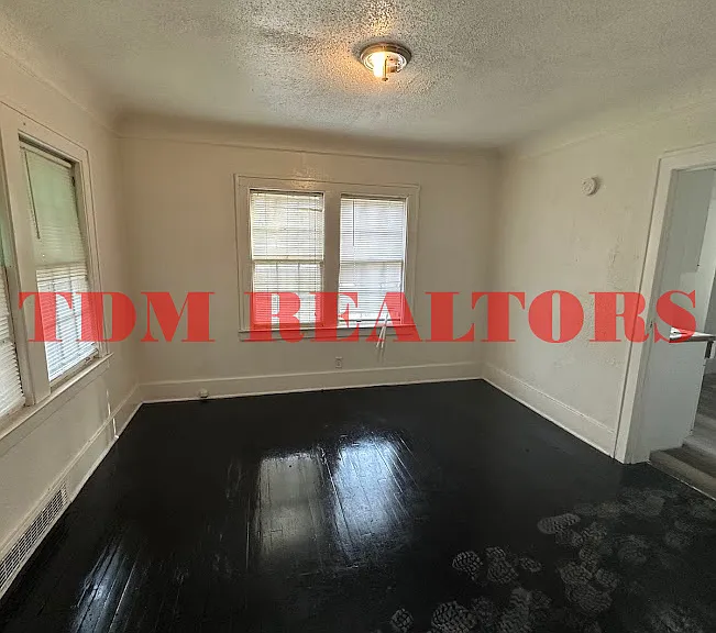 125 W McClellan St — Photo 5