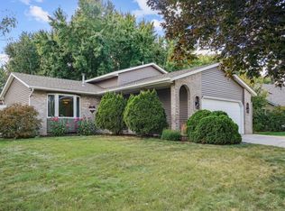 2318 Hamlet Ave N, Oakdale, MN 55128