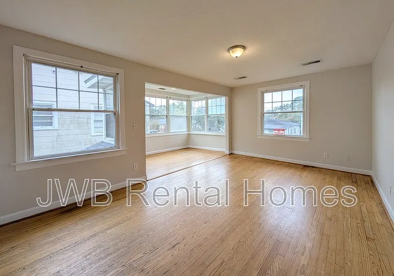 1377 Ingleside Ave #B — Photo 4