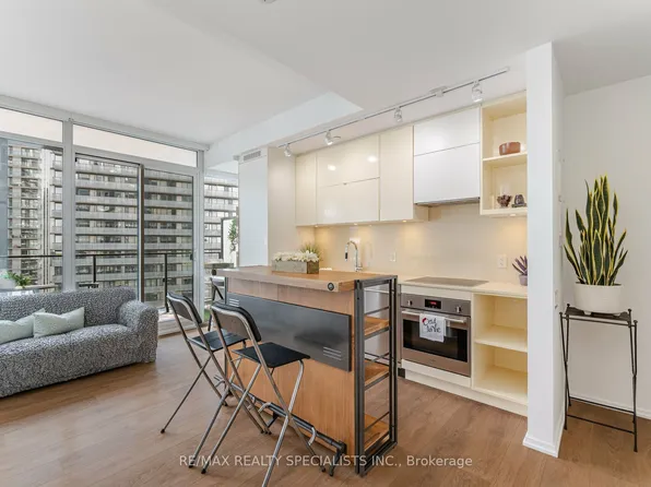 125 Peter St #3012, Toronto, ON M5V 0M2