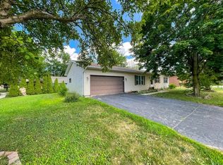 124 Ridgewood Dr, Woodstock, IL 60098