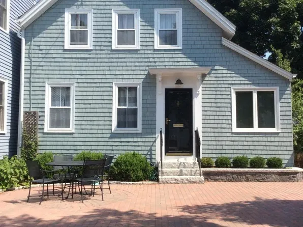 4 Atkinson St, Newburyport, MA 01950