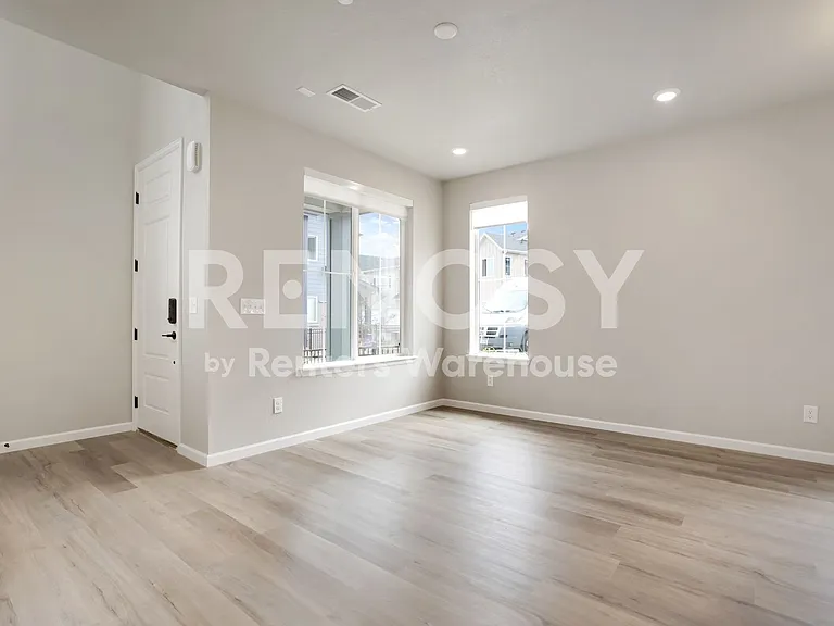 421 Millwall Cir — Photo 7