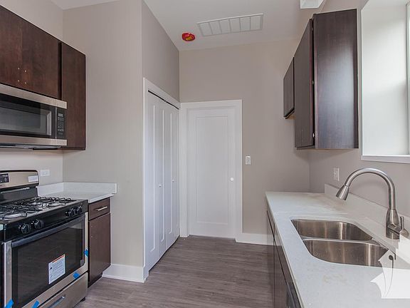 2nd image of 4834 S King Dr APT 2