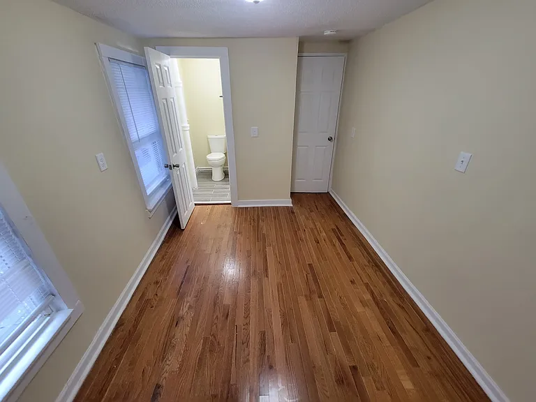 842 Congress Ave — Photo 21