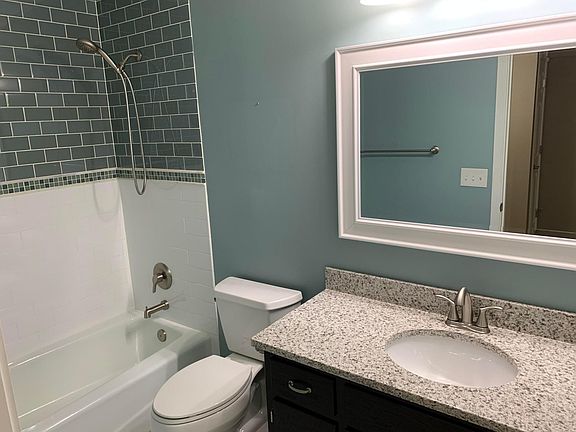 3rd image of 30W181 Country Lakes Dr
