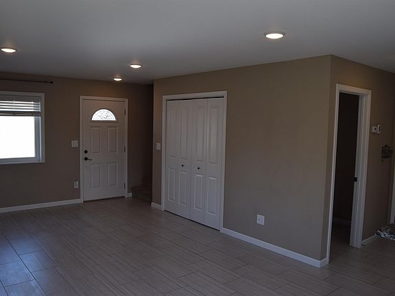 5th image of 483 Spence Ave
