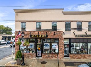 401 Plandome Rd APT A, Manhasset, NY 11030