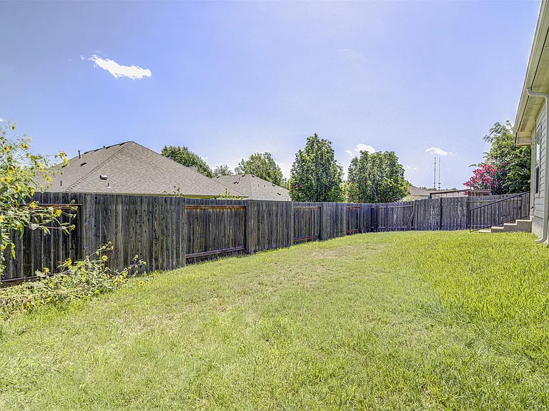 1610 Greenside Dr — Photo 30