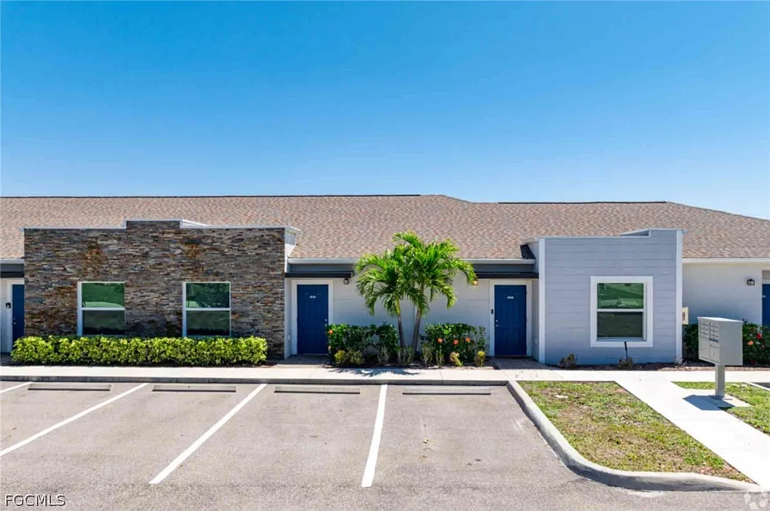 2 bed, 2.0 bath, 810 sqft, $1,345 — Photo 3