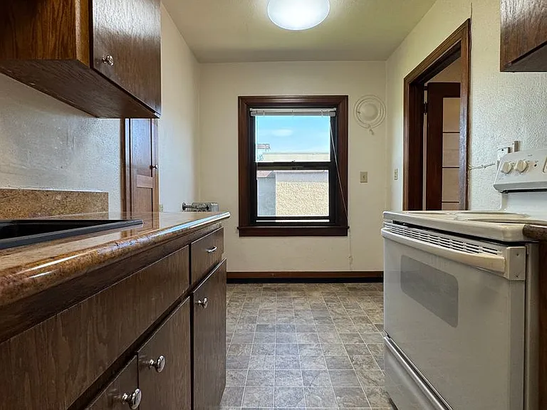 Parkway Apartments — Photo 4