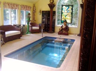 48 Private Rd, Calverton, NY 11933