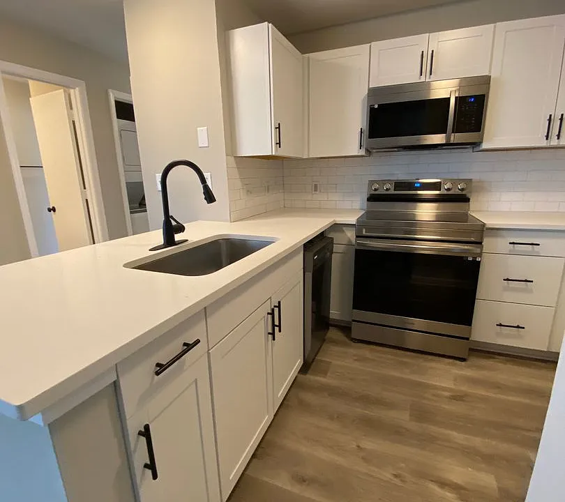 415 W 10th St