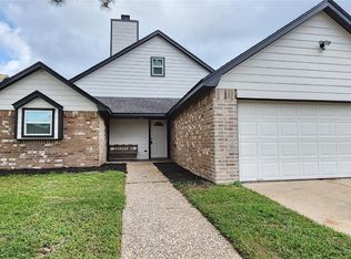 128 Lasso St, Angleton, TX 77515
