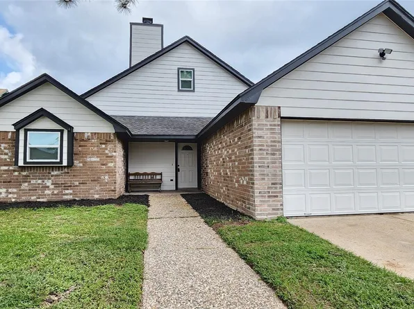 128 Lasso St, Angleton, TX 77515