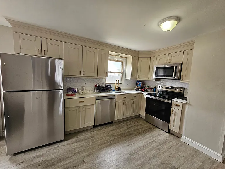 65 Dobson St — Photo 3