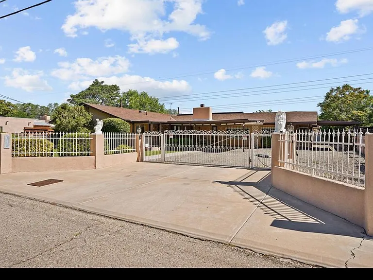 707 Calle Del Pajarito NW — Photo 14