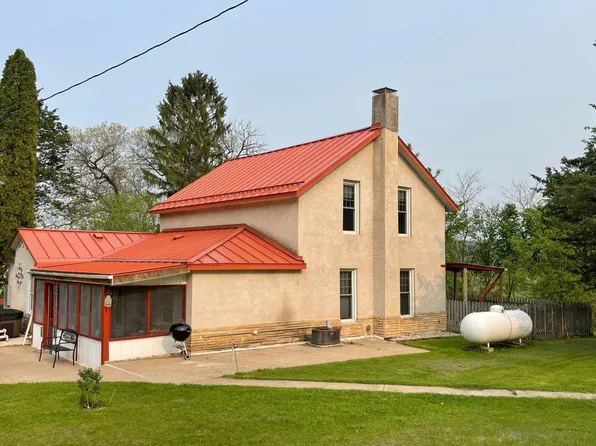 5826 County Road 21, La Crescent, MN 55947
