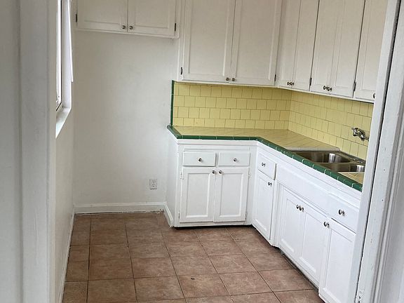 5th image of 654 1/2 W 73rd St