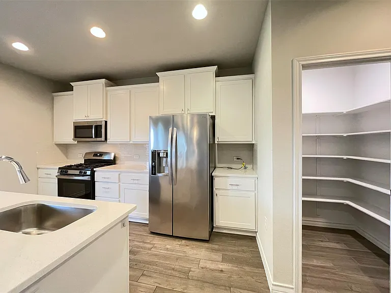 1602 Jacey Way — Photo 9