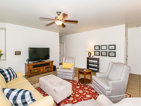 4th image of 1014 E Desert Springs Way