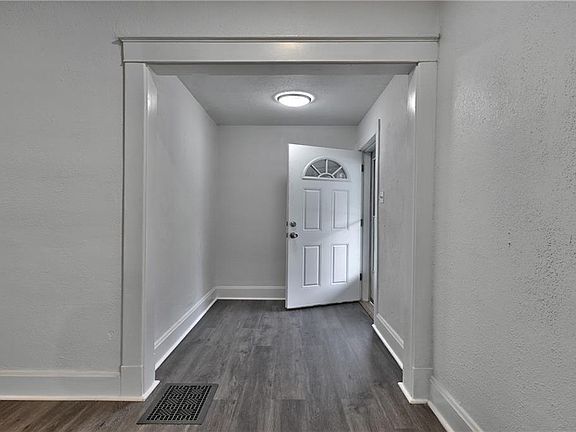 4th image of 1027 Greeley Ave