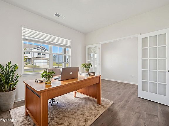 5th image of 449 Blue Aspen Dr